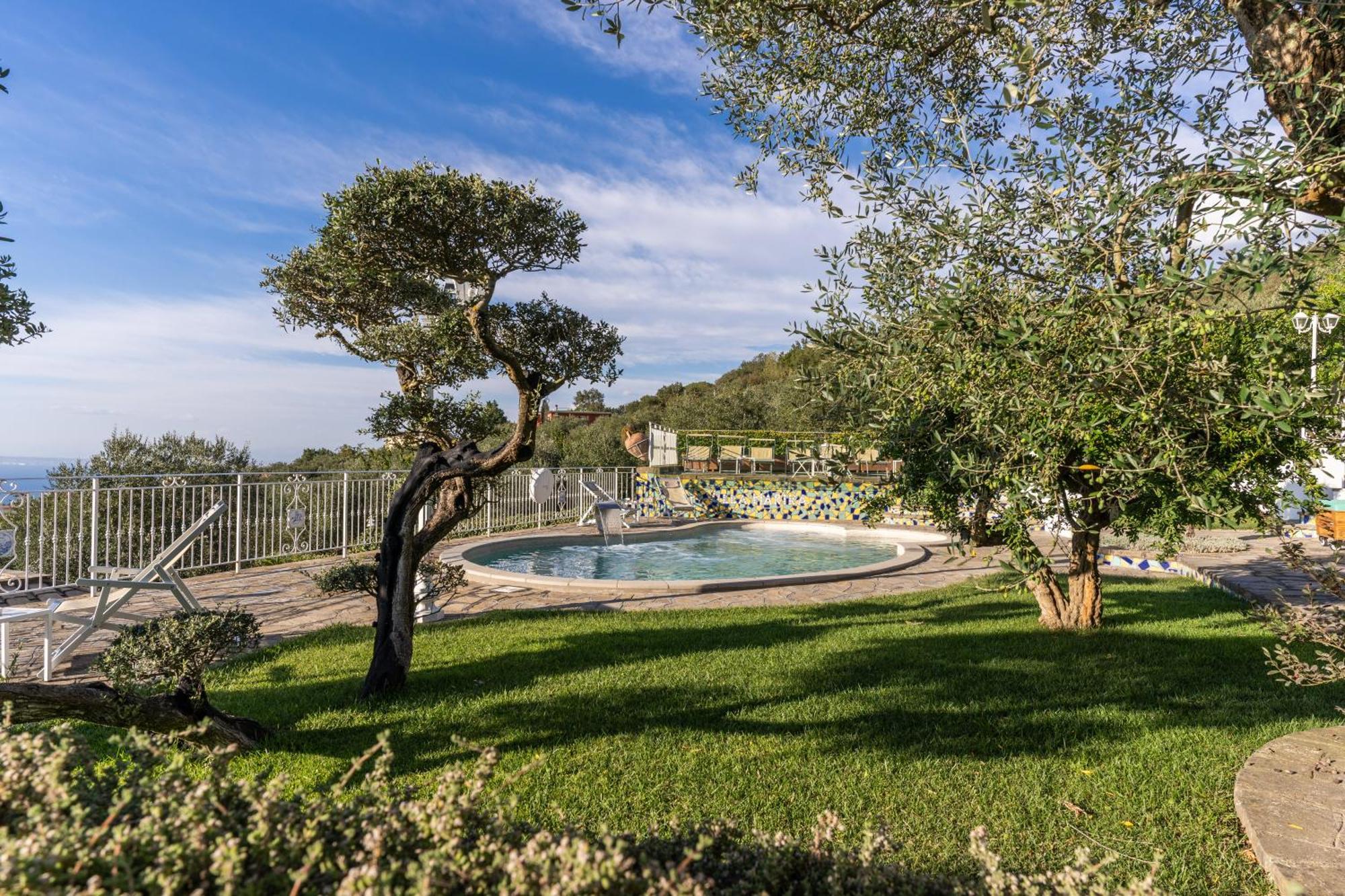 Villa Marika - Private Heated Pool マッサ・ルブレンセ エクステリア 写真
